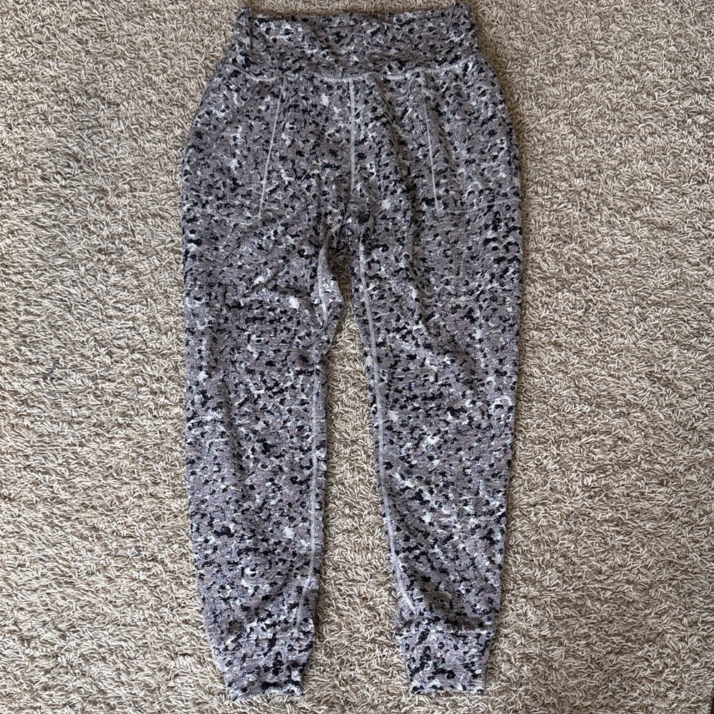 Athleta Size Large Salutation Textured Jogger in Meadow Decadent Chocolate